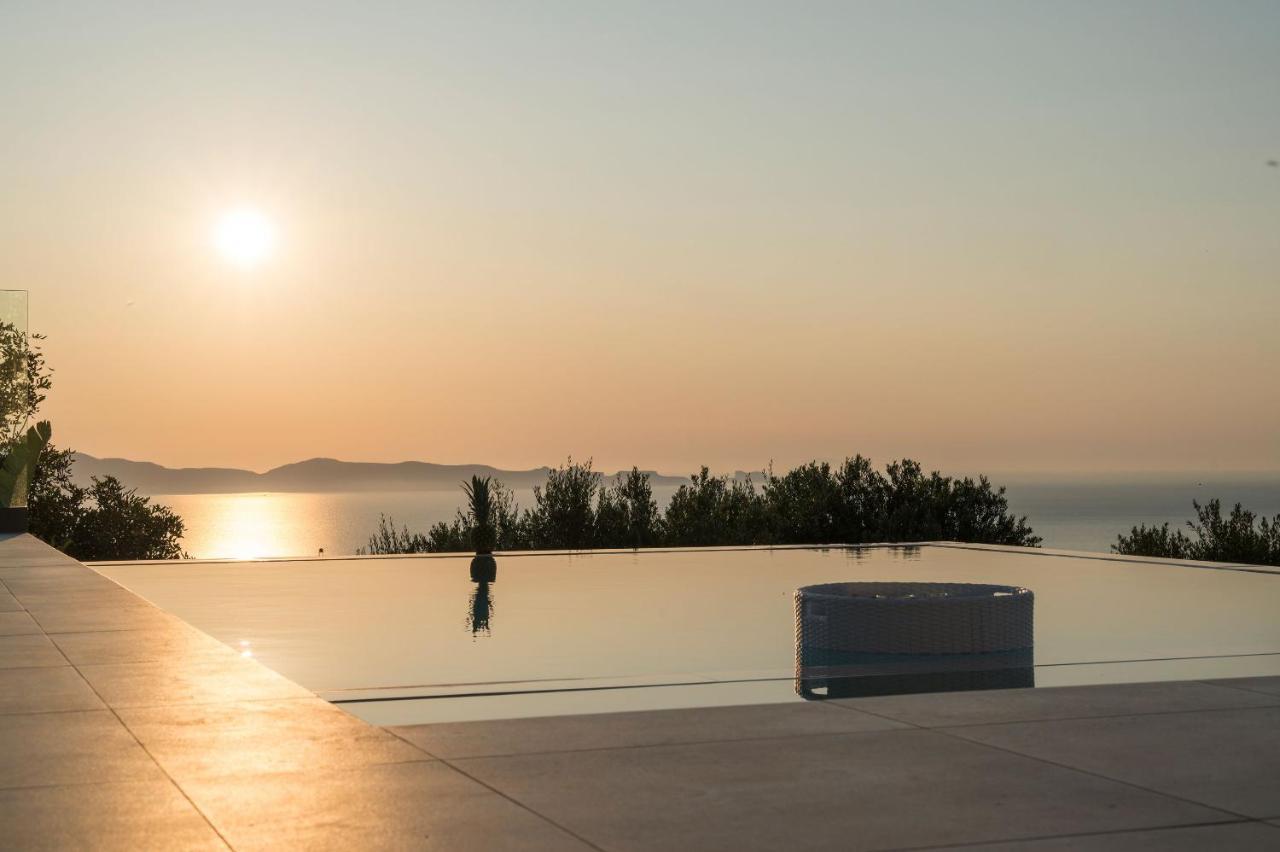 Villa Ekphrasis With Sea View And Jacuzzi Ravdhoúkha 외부 사진